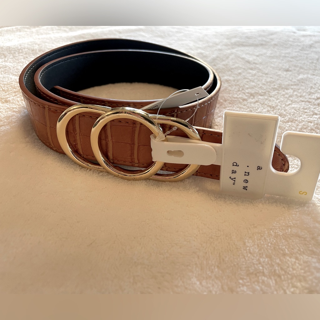 Small Brown Faux Leather Crocodile Belt With Gold Buckle Nwt